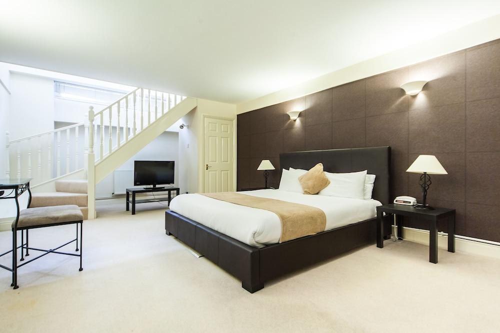 PARK LANE CITY APARTMENTS photo 2