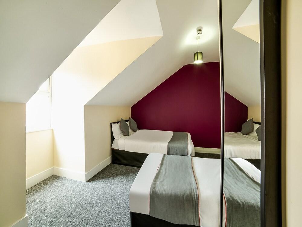 OYO STRATFORD HOTEL photo 3