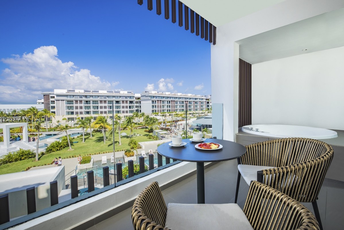 MAJESTIC ELEGANCE COSTA MUJERES