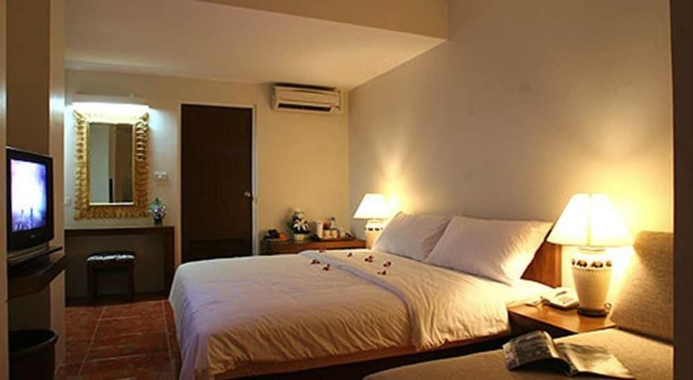 VILLA CHA CHA BANGLUMPHU photo 1