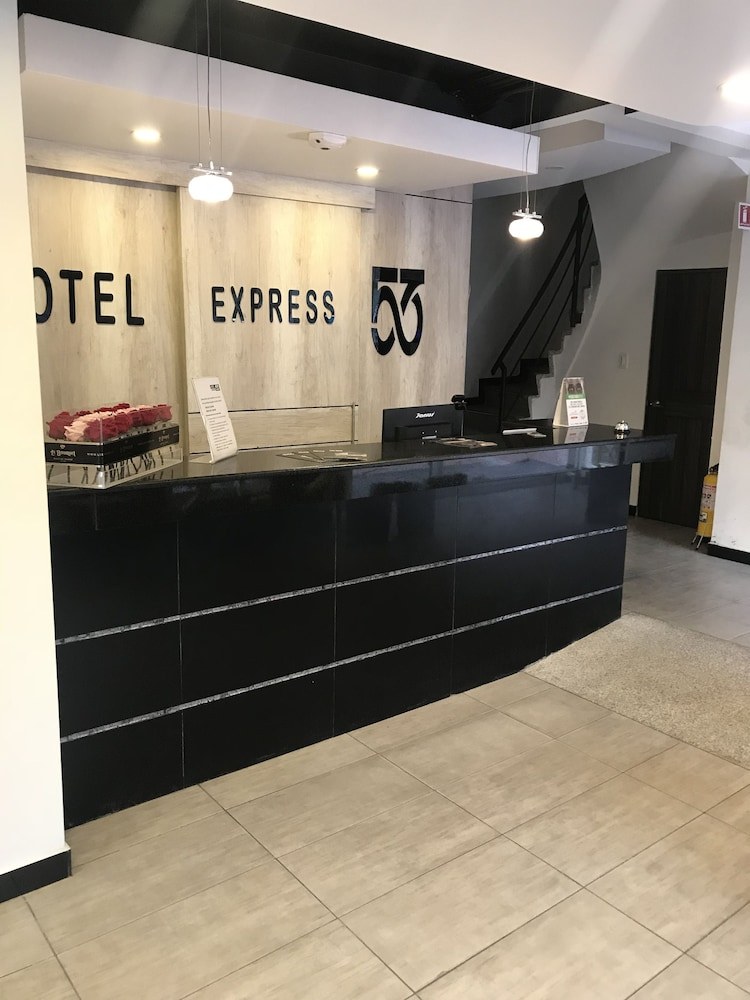 EXPRESS 53 photo 2