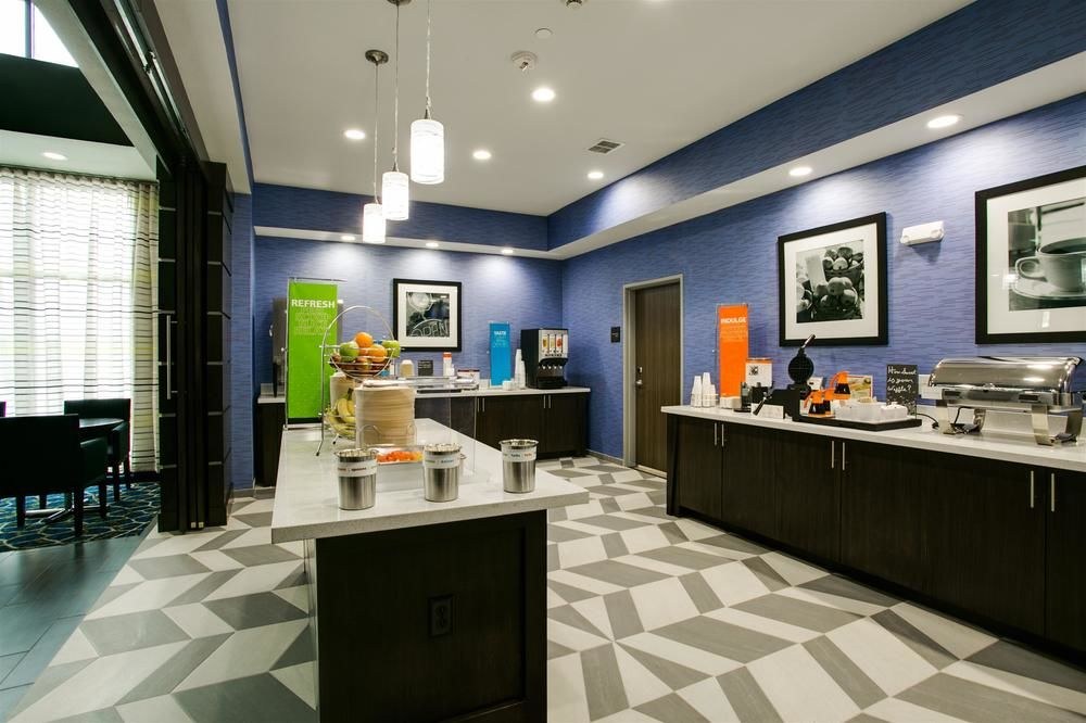 Hampton Inn & Suites Dallas/Ft. Worth Airport South