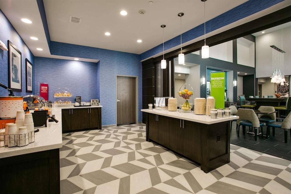 Hampton Inn & Suites Dallas/Ft. Worth Airport South photo 3