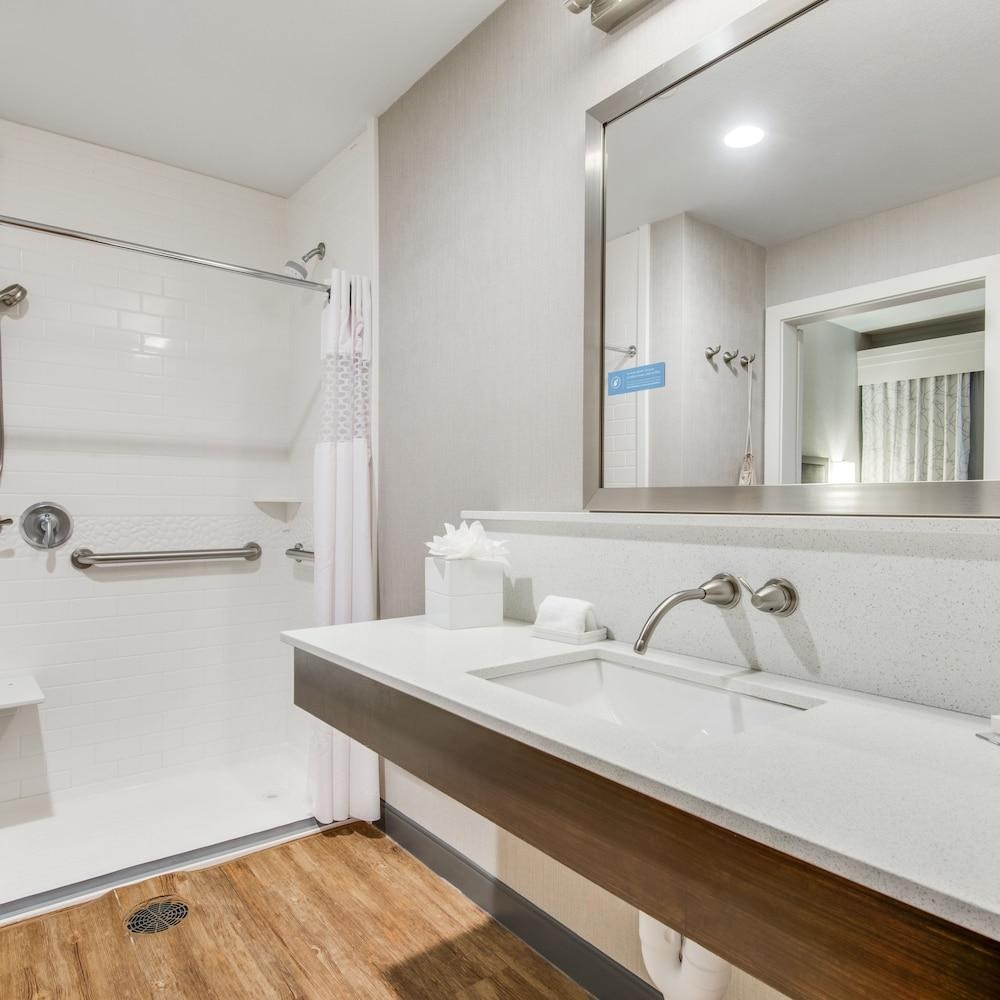 Hampton Inn & Suites Dallas/Ft. Worth Airport South photo 4