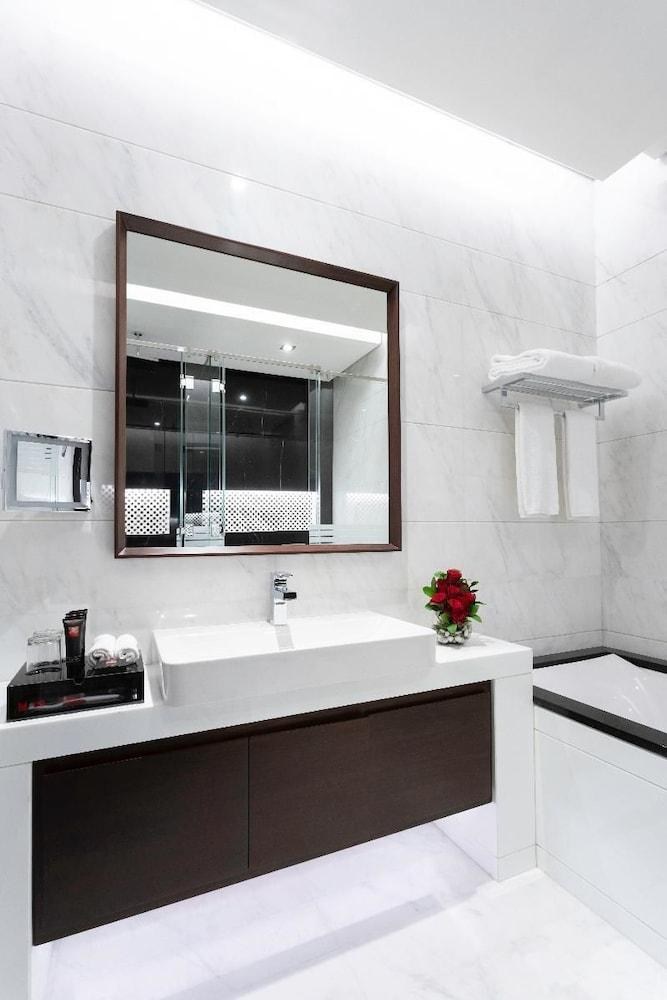 RENAISSANCE BUSINESS BAY HOTEL photo 2