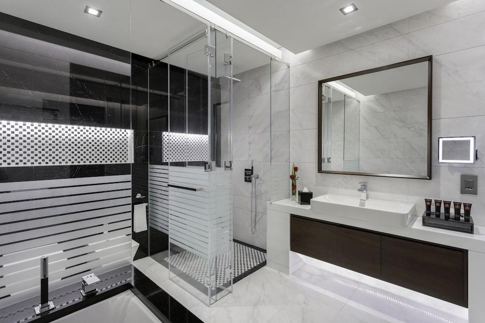 RENAISSANCE BUSINESS BAY HOTEL photo 3
