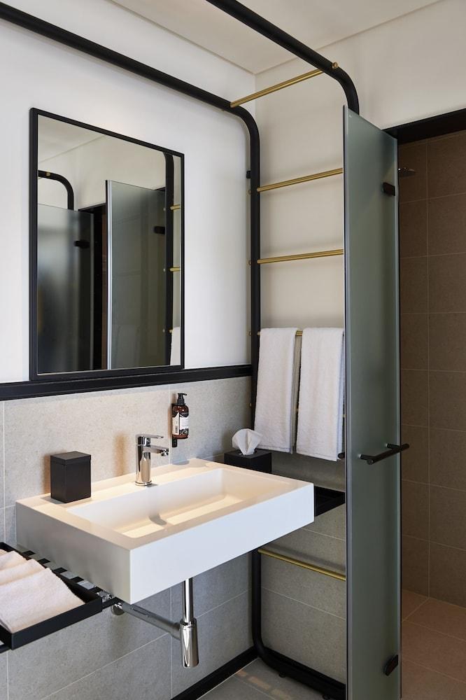 FORM HOTEL DUBAI A MEMBER OF DESIGN HOTELS photo 3