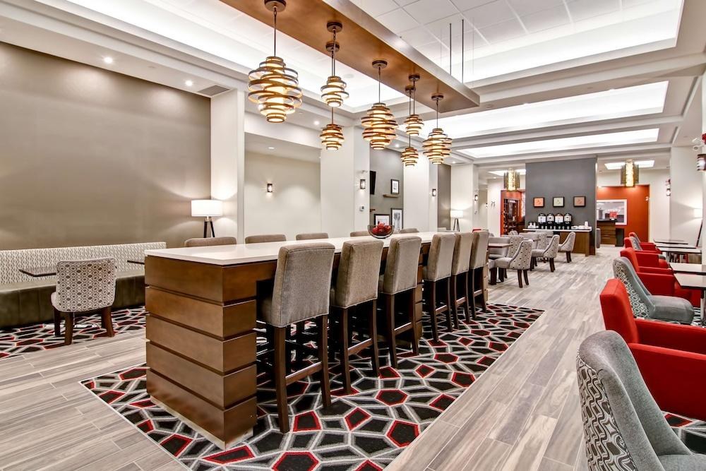 Hampton Inn & Suites by Hilton Grande Prairie photo 3