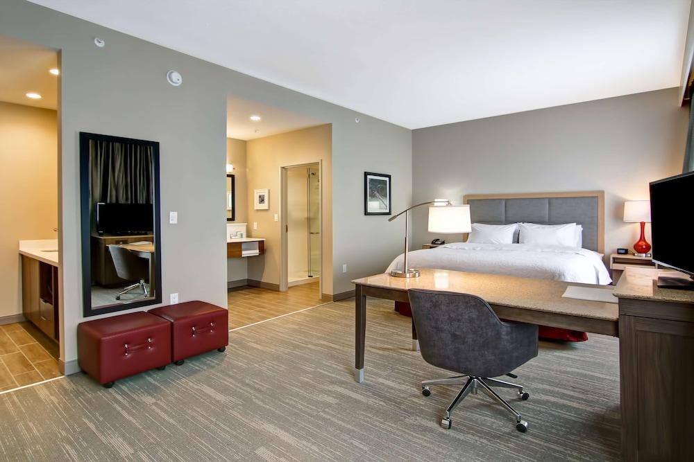 Hampton Inn & Suites by Hilton Grande Prairie photo 4