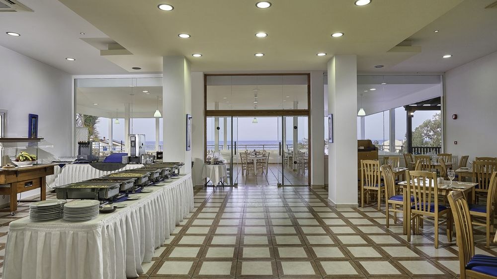 IRIS BEACH HOTEL photo 2