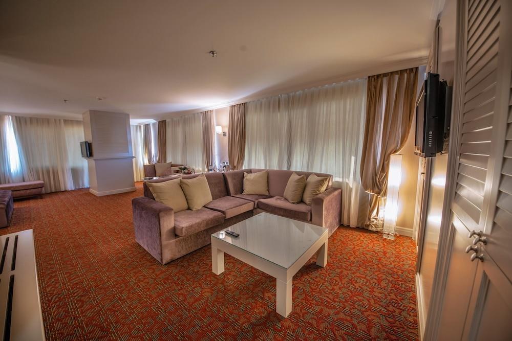 DREAM HILL ASIA BUSINESS DELUXE HOTEL photo 2