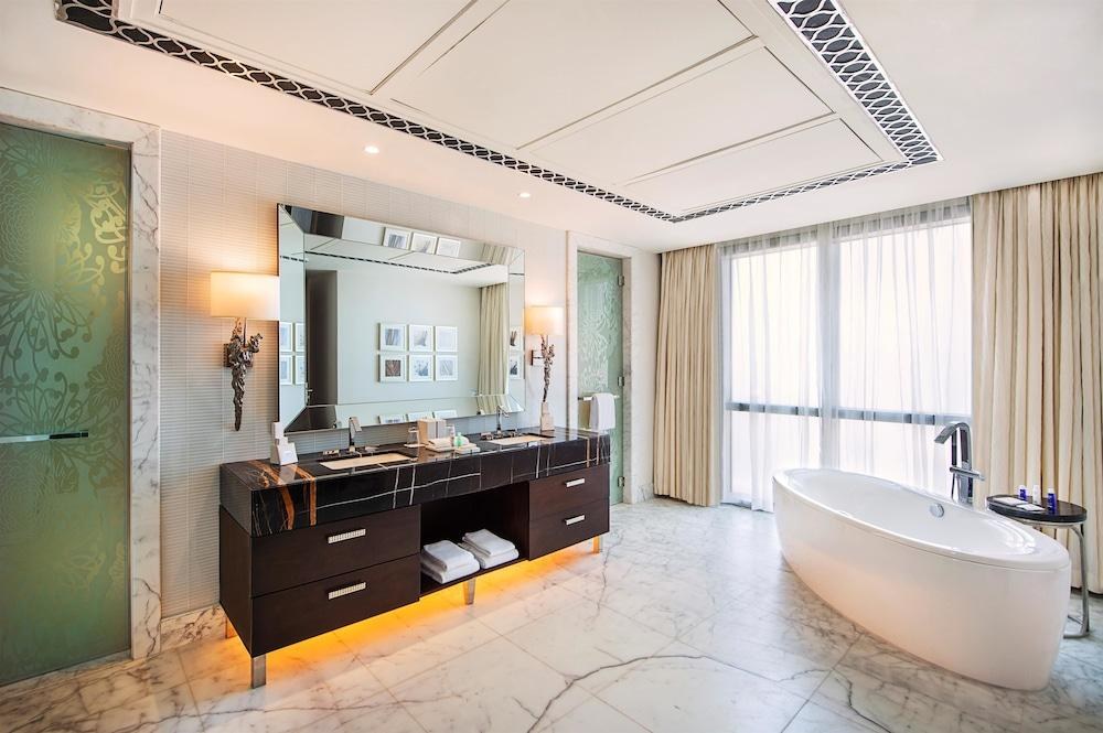 Hilton Dubai Al Habtoor City photo 4