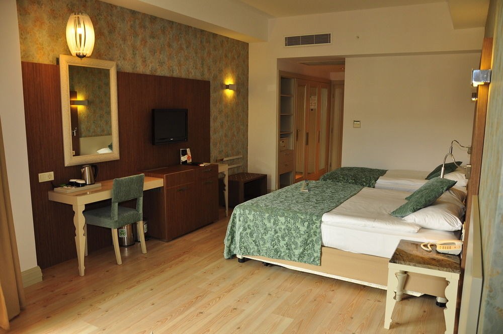 PORT SIDE RESORT HOTEL photo 1
