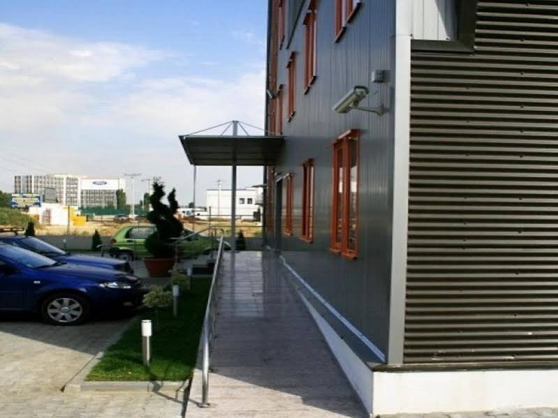 Plus Hotel photo 1