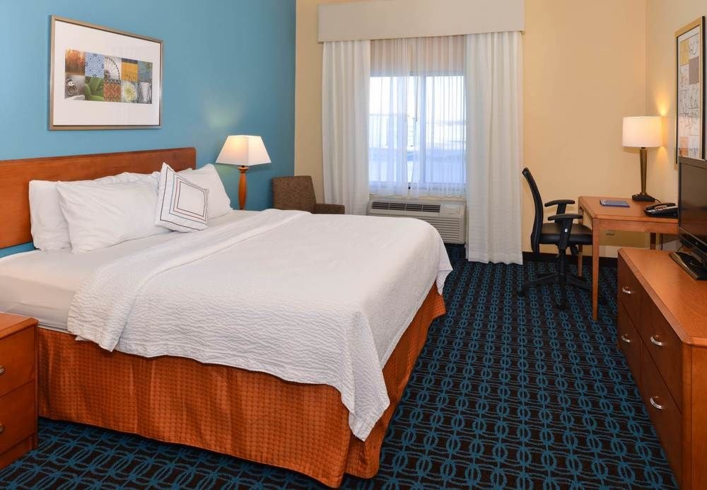 FAIRFIELD INN  SUITES BLOOMINGTON photo 3
