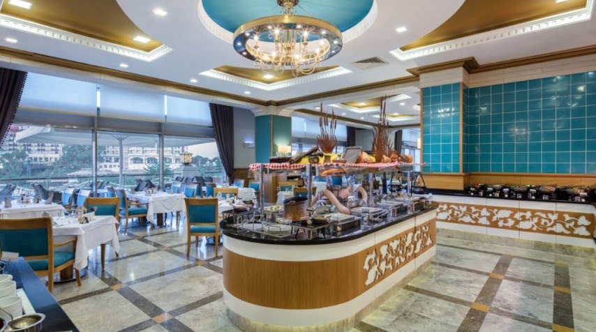 MERIT ROYAL HOTEL CASINO photo 2