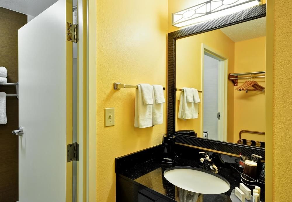 FAIRFIELD INN  SUITES DALLAS MEDICAL/MARKET CENTER photo 3