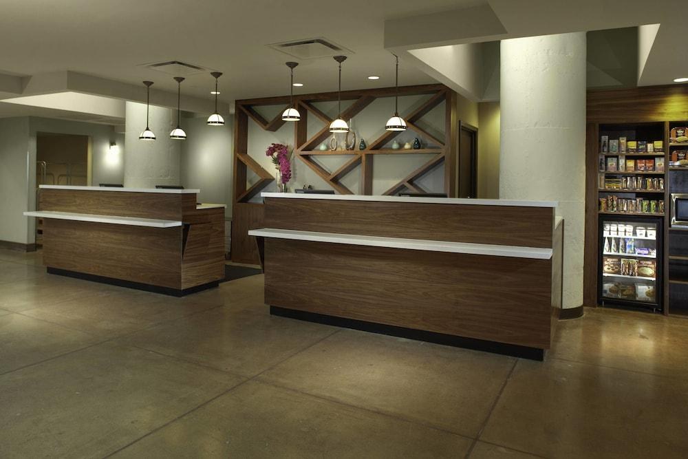 FAIRFIELD INN  SUITES DALLAS DOWNTOWN photo 1
