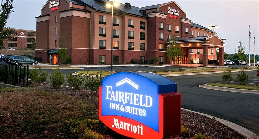 FAIRFIELD INN  SUITES CHARLOTTE MATTHEWS photo 1