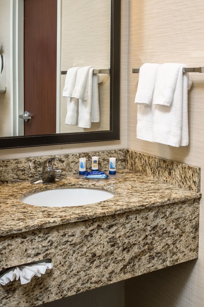 FAIRFIELD INN  SUITES JACKSONVILLE AIRPORT photo 2