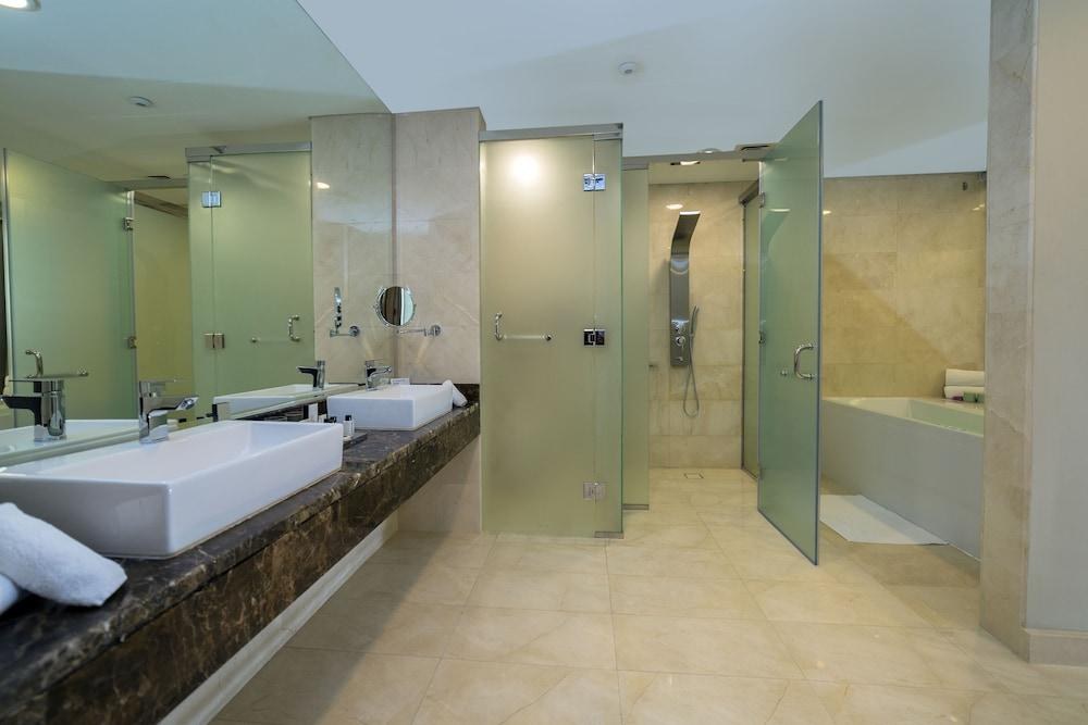 Four Points by Sheraton Production City Dubai photo 3