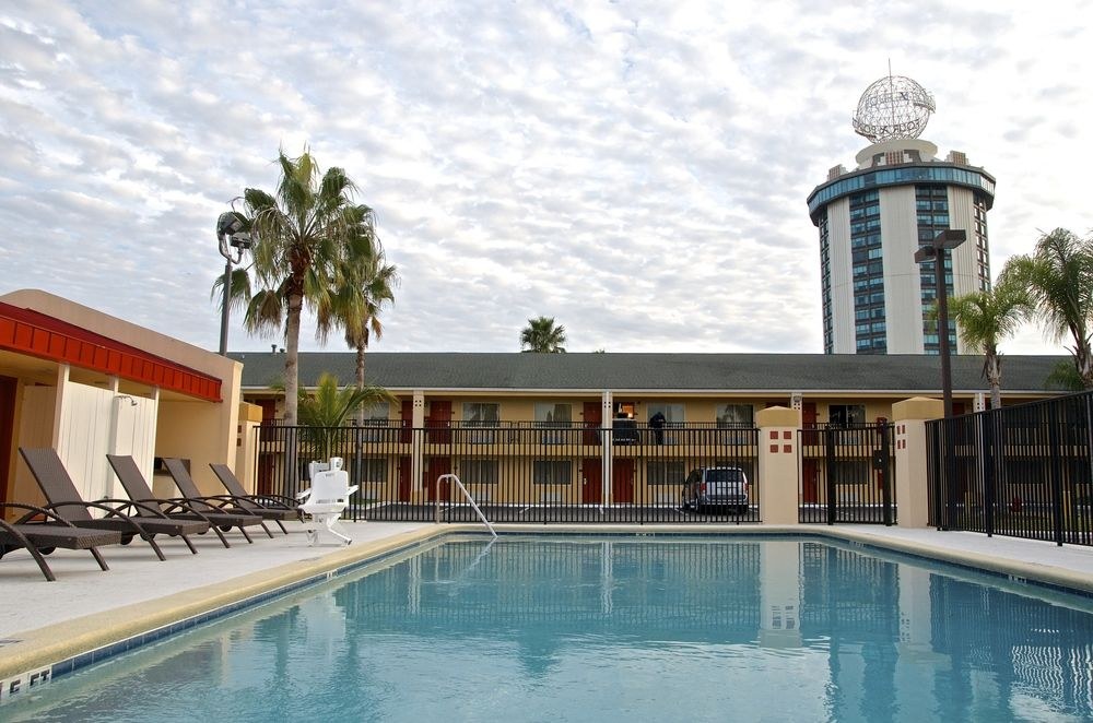 Super 8 by Wyndham Orlando International Drive
