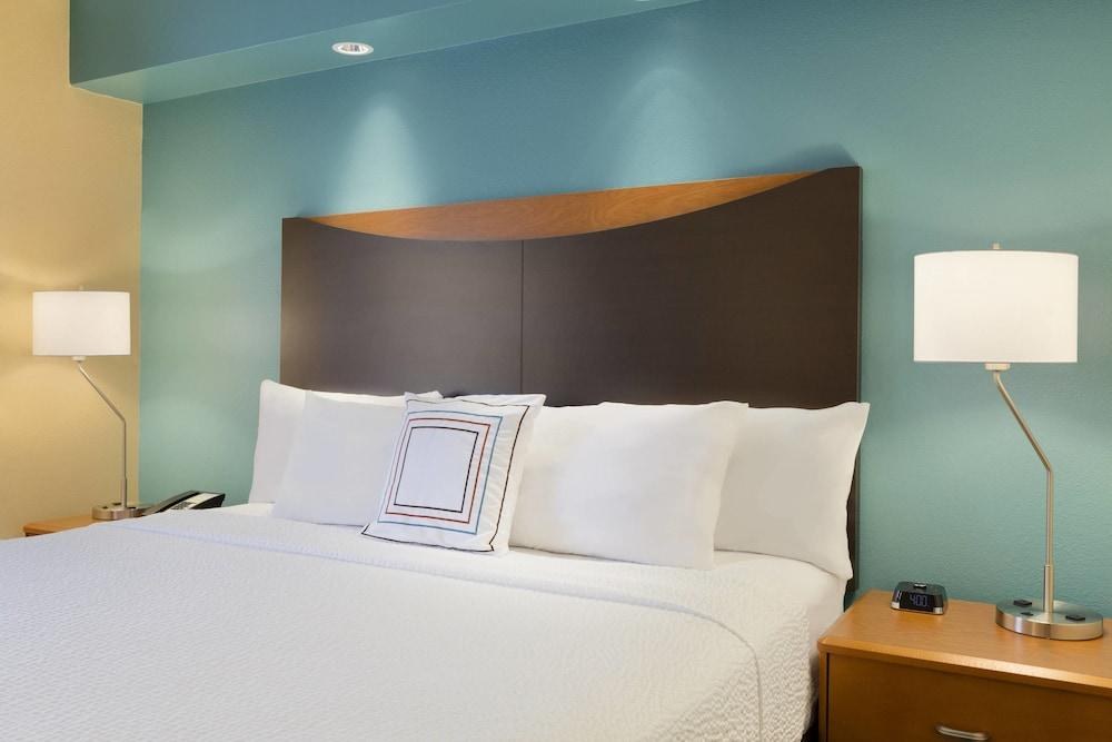 FAIRFIELD INN  SUITES FORT WORTH UNIVERSITY DRIVE photo 1