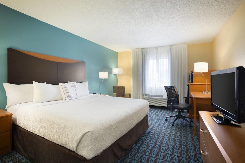 FAIRFIELD INN  SUITES FORT WORTH UNIVERSITY DRIVE photo 2