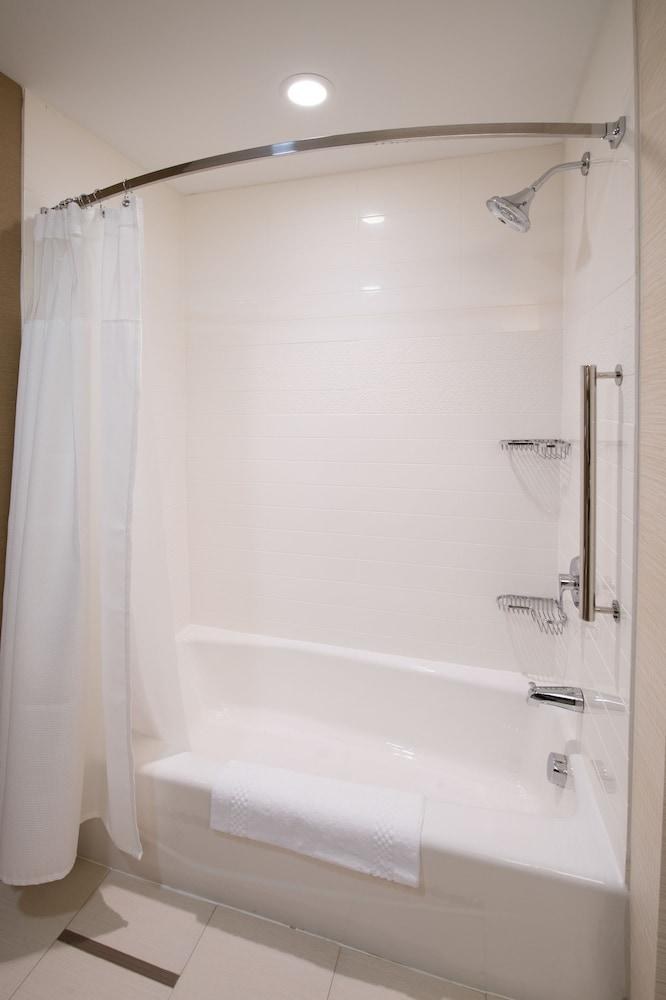 FAIRFIELD INN  SUITES HOUMA SOUTHEAST photo 3
