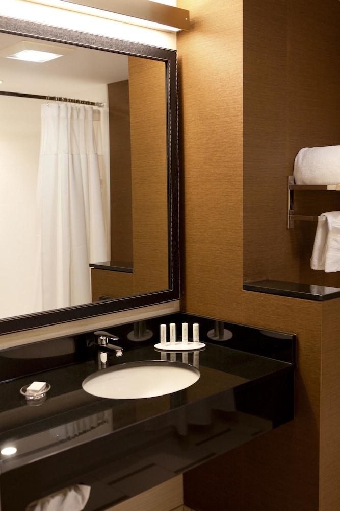 FAIRFIELD INN  SUITES LETHBRIDGE photo 2