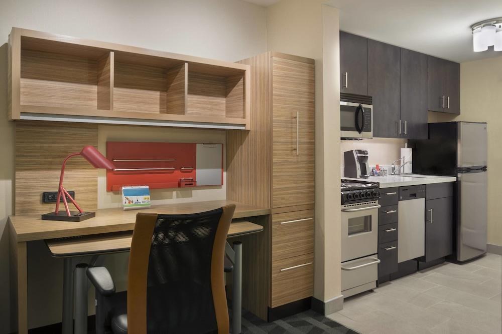 TOWNEPLACE SUITES OTTAWA KANATA