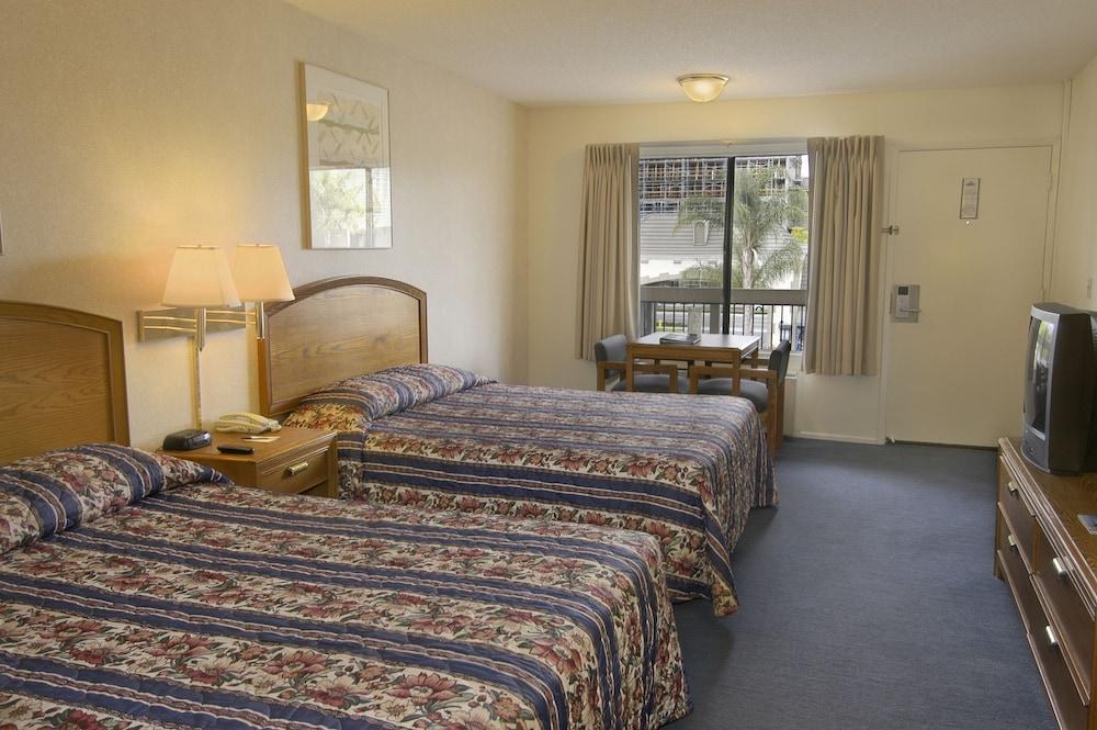 Ramada by Wyndham Anaheim Convention Center photo 3