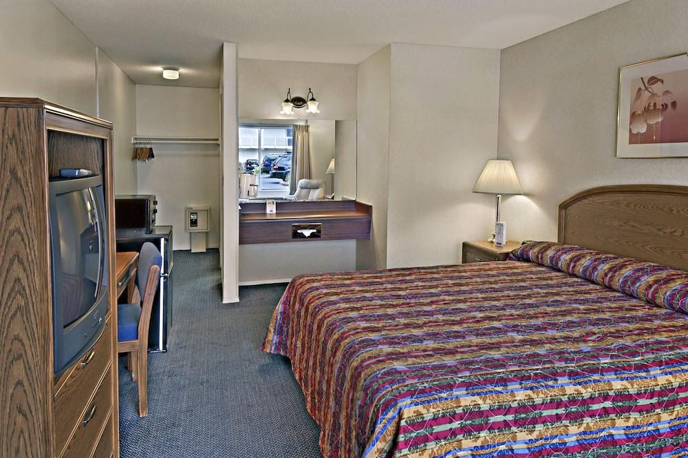 Ramada by Wyndham Anaheim Convention Center photo 4