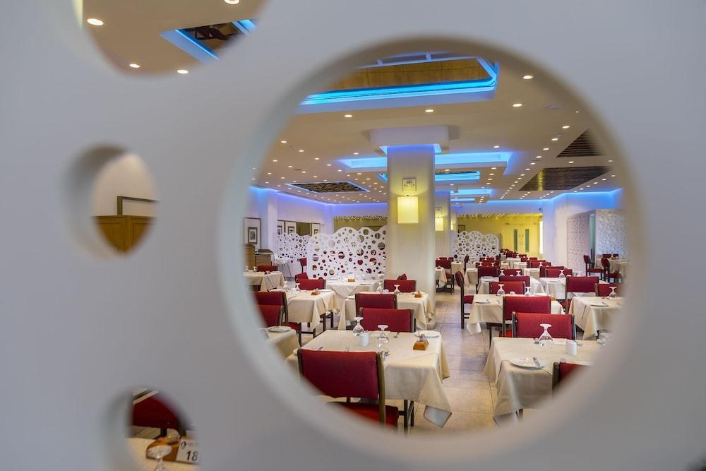 CAVO MARIS BEACH HOTEL photo 3