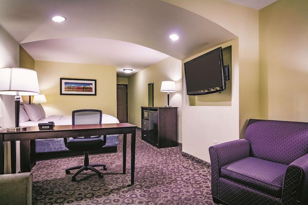La Quinta Inn & Suites by Wyndham Las Vegas Airport South photo 2