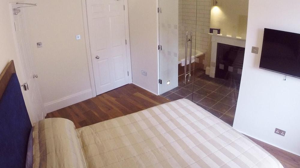 BERKELEY SQUARE HOTEL photo 2