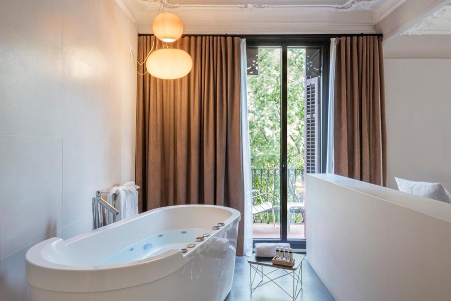 Alexandra Barcelona Hotel, Curio Collection by Hilton photo 2