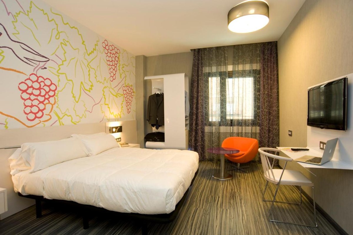 IBIS STYLES MADRID PRADO photo 2