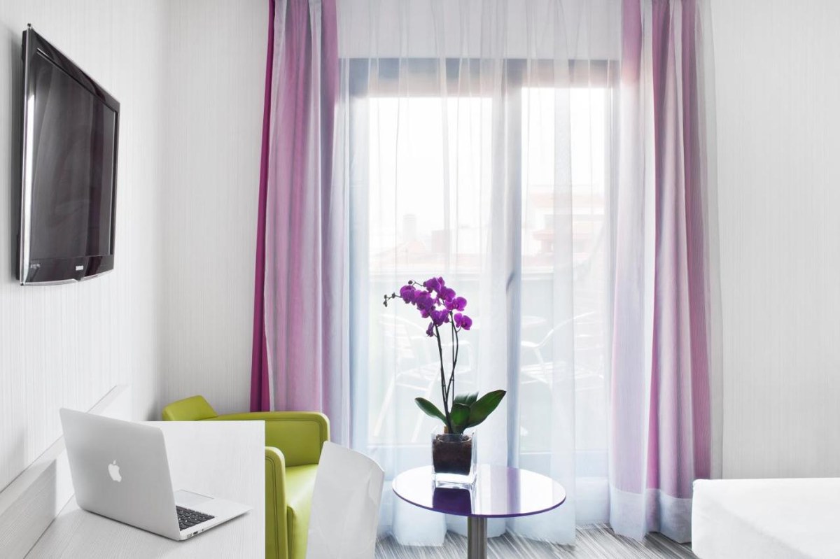 IBIS STYLES MADRID PRADO photo 4