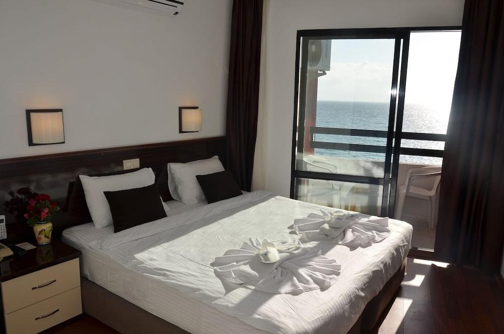 Sunday Beach Hotel photo 2