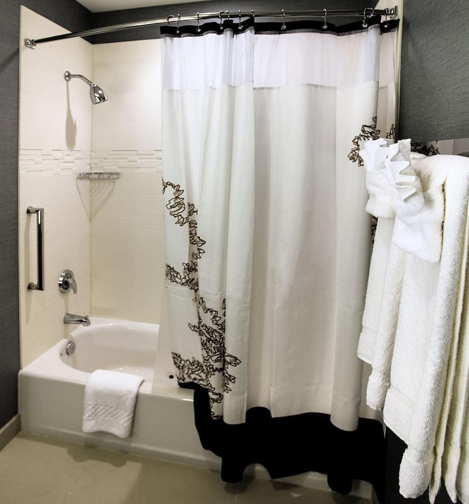 RESIDENCE INN LAKE CHARLES photo 3