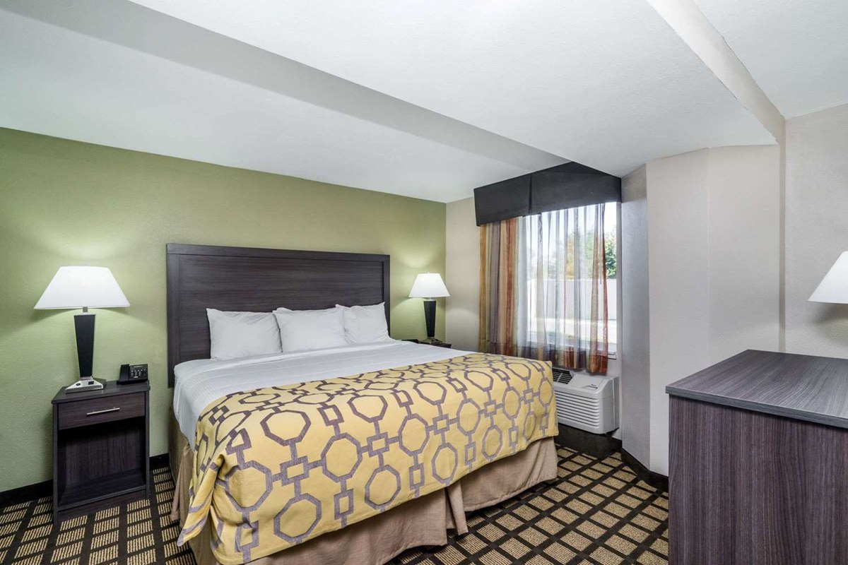 Baymont by Wyndham Clarksville photo 2