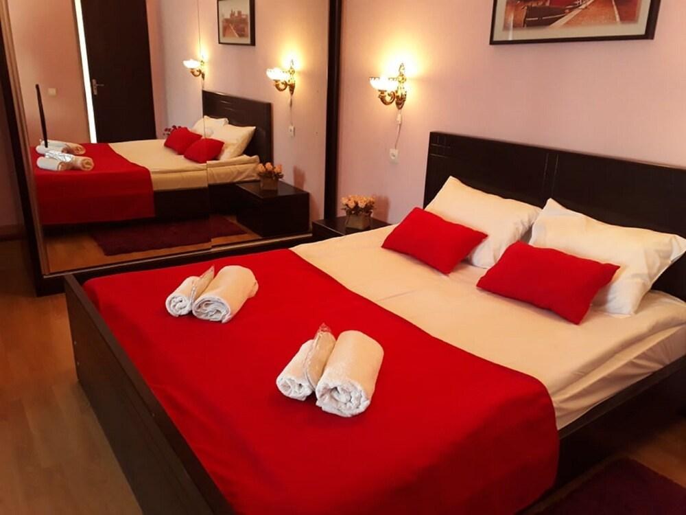 Qeroli old town Hotel