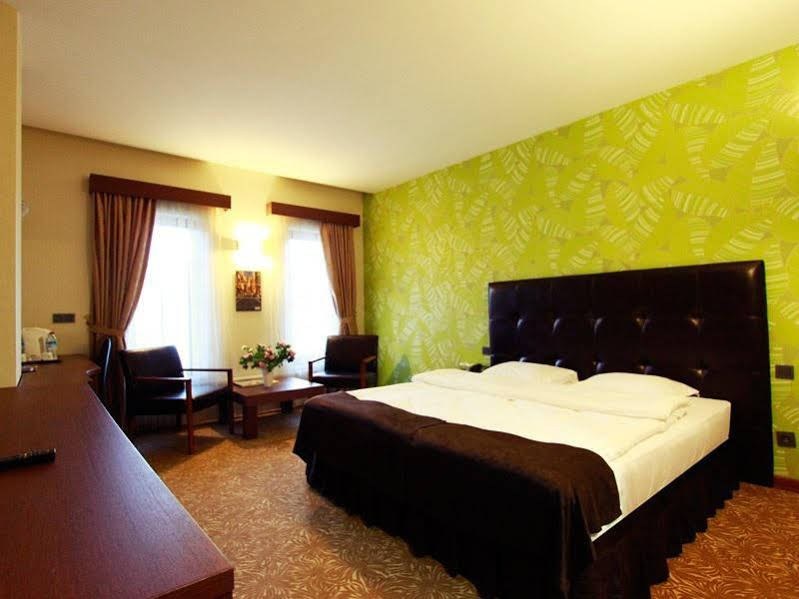 HIGHWAY HOTEL photo 1