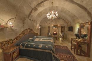 ELIKA CAVE SUITES photo 2