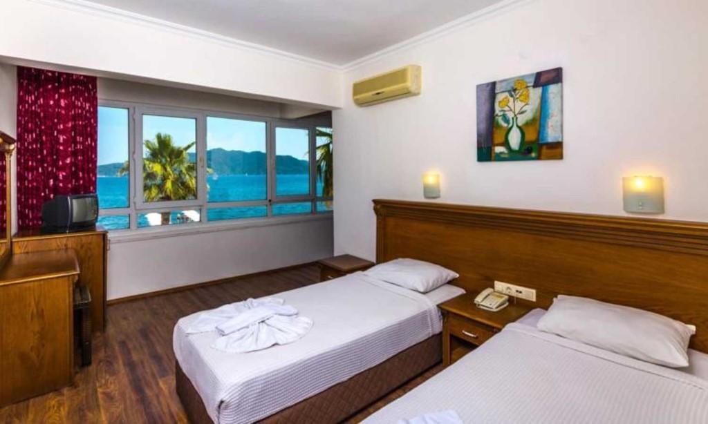 HONEYMOON BEACH HOTEL photo 3