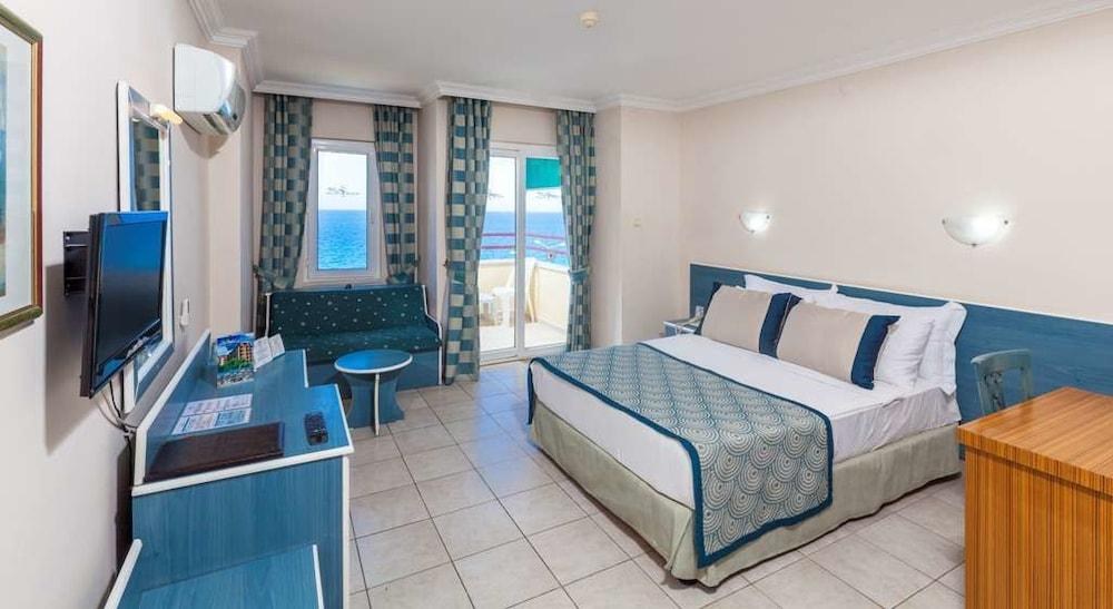 GALAXY BEACH HOTEL photo 2