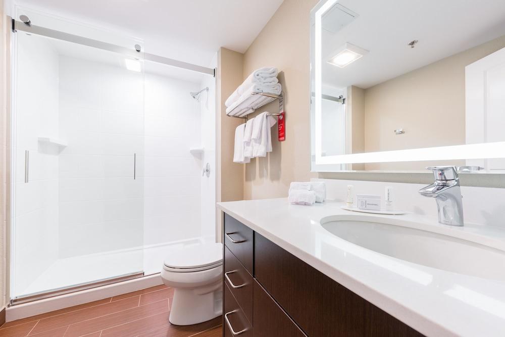 TOWNEPLACE SUITES EDMONTON SOUTH photo 3