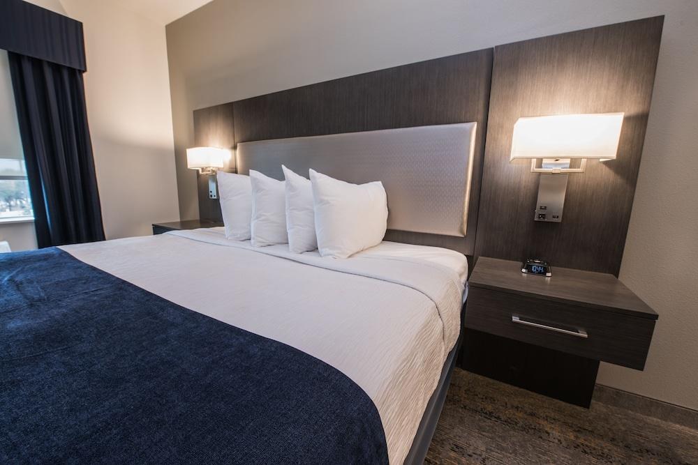 Best Western Plus Roland Inn & Suites photo 2