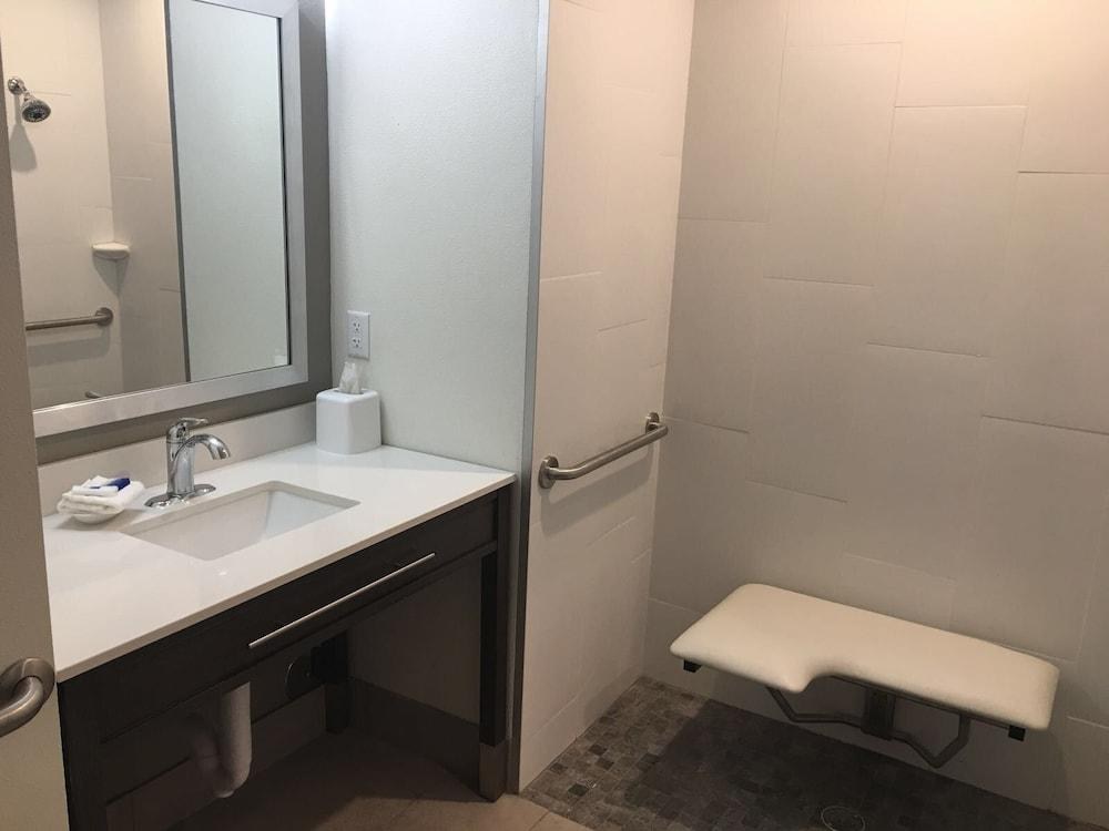 Best Western Plus Roland Inn & Suites photo 3